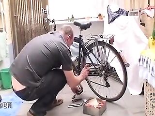 Belgian Bicycle Repairman Vs Dutch Tart